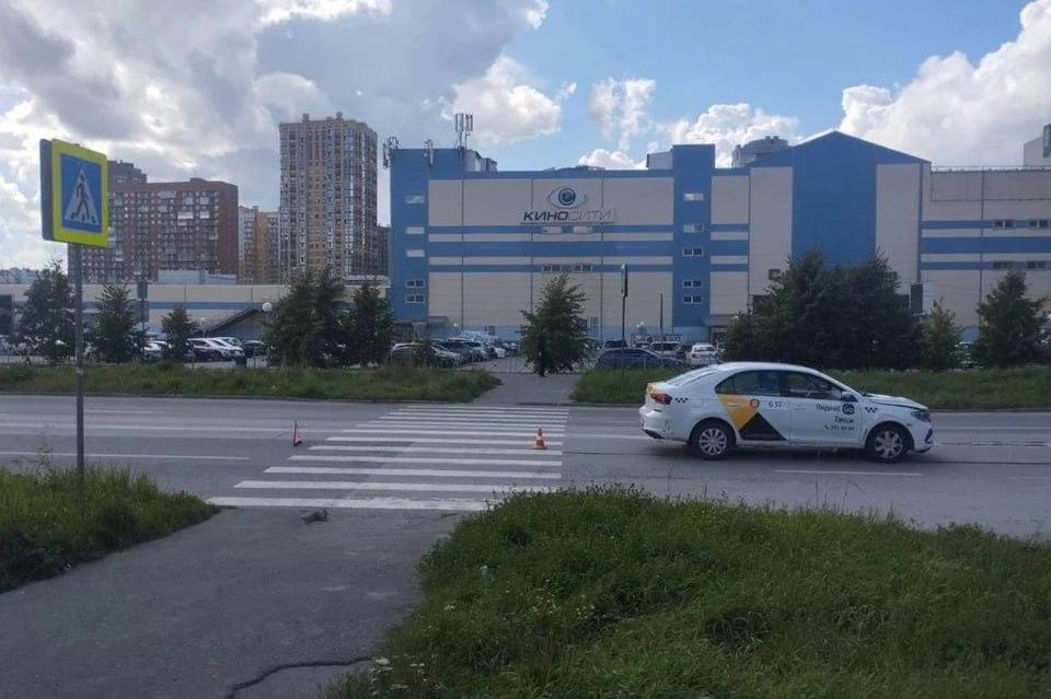 В Новосибирске водитель такси сбил двух подростков на пешеходном переходе