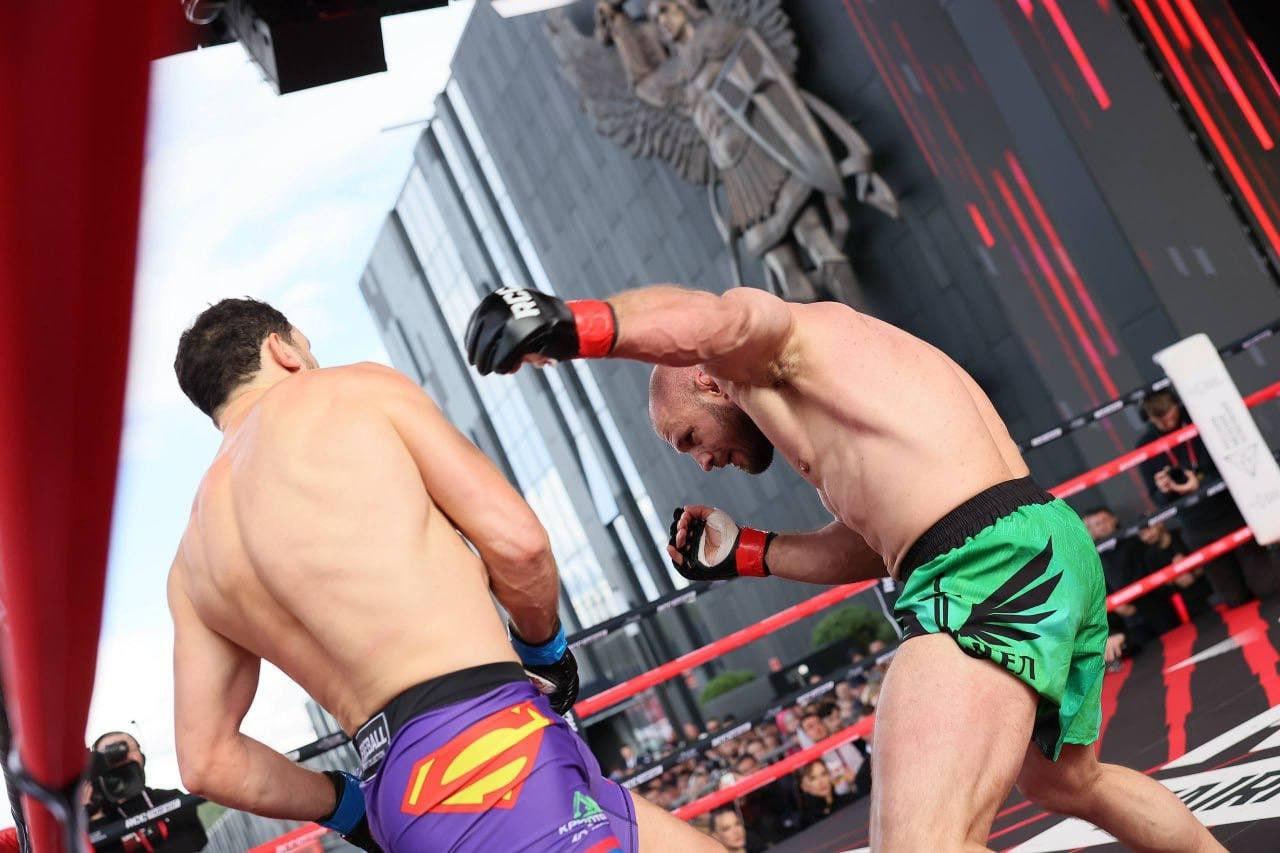 Уральская звезда ММА вырвала победу у экс-бойца UFC. Трехраундовый поединок...