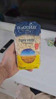 Красноярский эколог Павел Гудовский нашел в пачке овсянки жуков