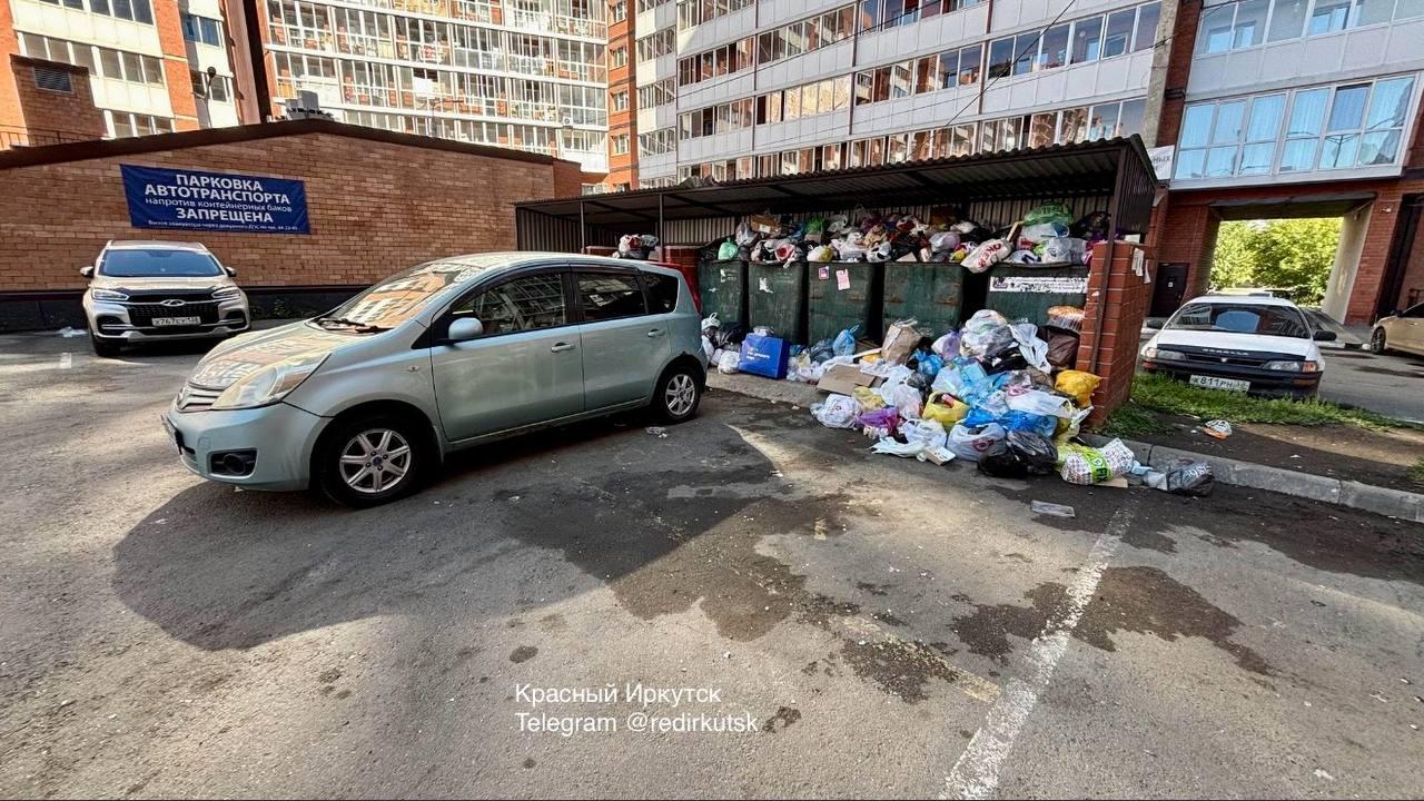 Уплотнительная застройка приводит к дефициту парковочных мест во дворах....