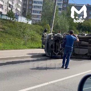 Жесткая авария с опрокидыванием легковушки в Иркутске.