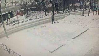 В Новокузнецке колесо отлетело от автобуса и сбило дворника: суд взыскал 70...