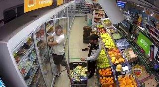 Два сверхразума залезли ночью в продуктовый магазин на Пролетарском проспекте и вынесли тележку с товарами на 120 тысяч рублей