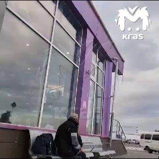 Силовики задержали таксистов, которые приставали к пассажирам в аэропорту...