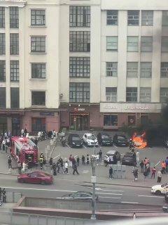 На Кутузовском проспекте загорелся автомобиль. Огонь смог перекинуться и на...
