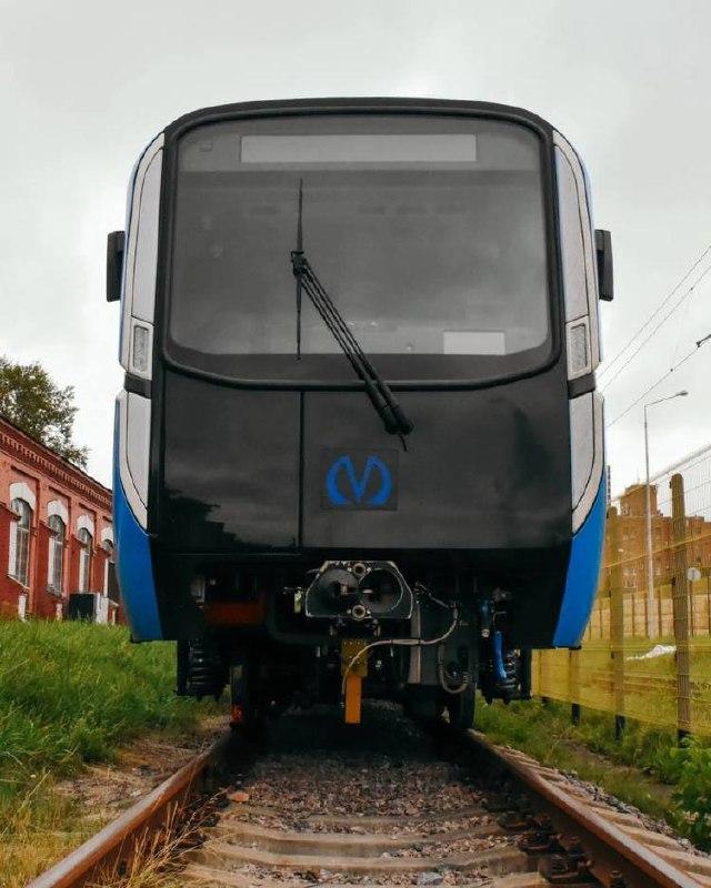 Первый состав «Балтийца-2» для синей ветки метро прибыл в Петербург Его...
