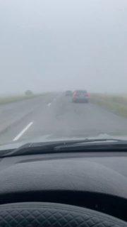 Сильный туман по трассе в Саяногорск. Видео снято недалеко от стелы, на...