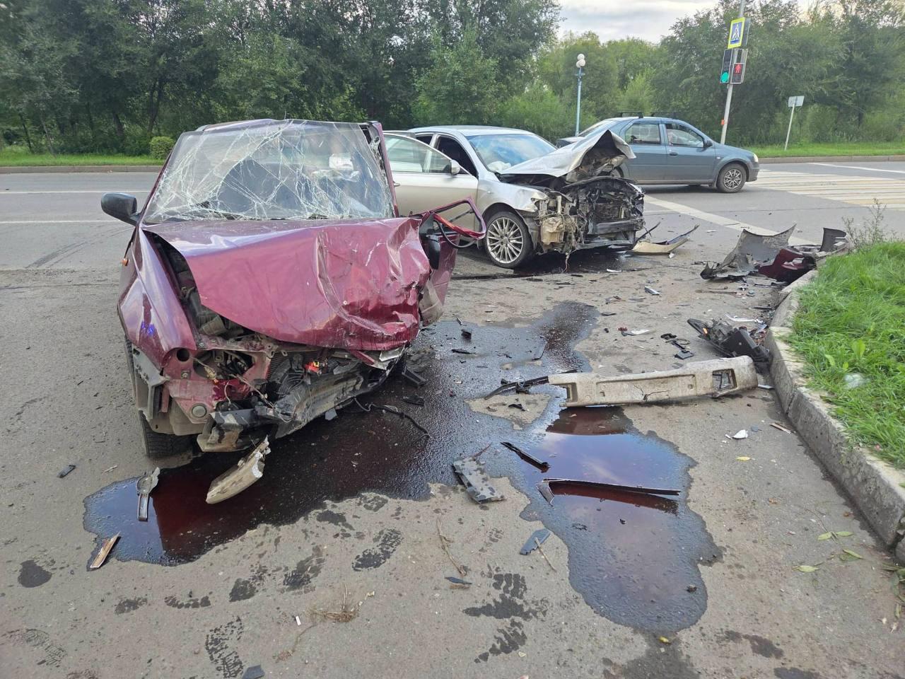 В Абакане выезд на встречку стал причиной ДТП
