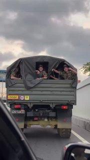 — Приедешь и женишься, ладно? — Хорошо Случайное знакомство девушки и парня...