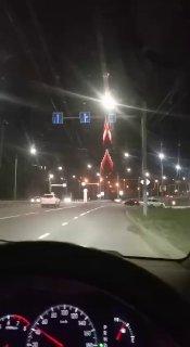 А вот такая красота зажглась минувшей ночью в Иркутске. Ну красиво же? 🇷🇺...
