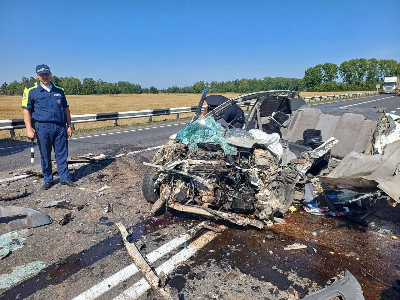 Полицейские устанавливают обстоятельства смертельной аварии на трассе в Канском районе