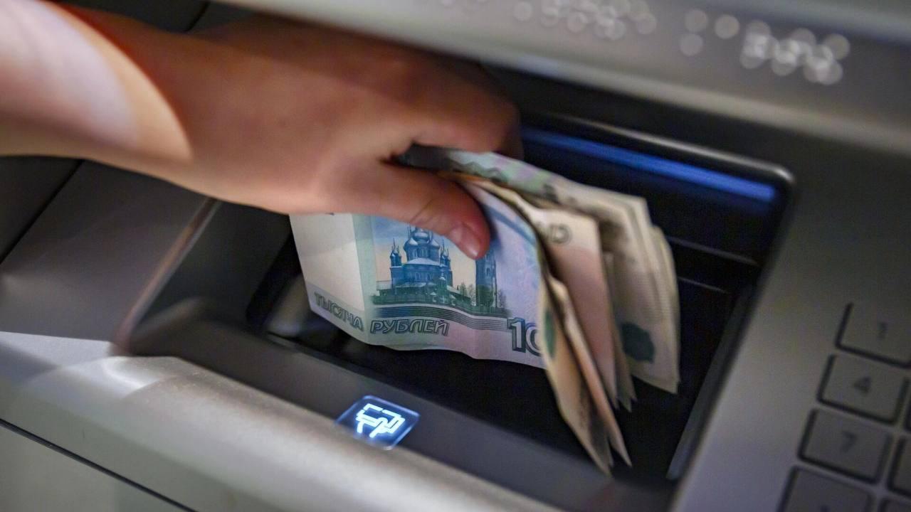 Снять наличные станет сложнее с 1 сентября Банки получат право временно, на...