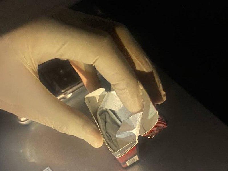 В Белгороде задержали пассажира такси, спрятавшего наркотики в носке