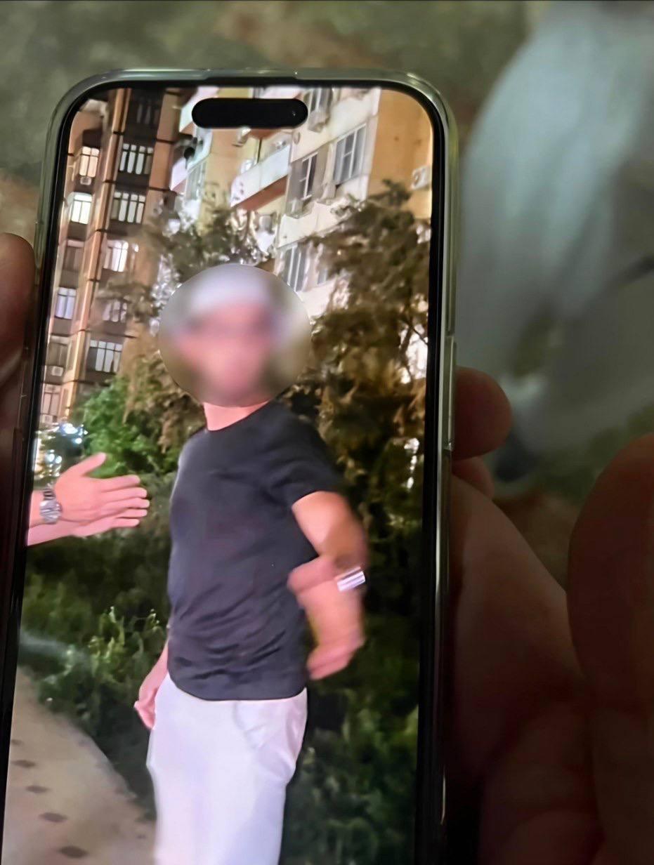 В Каспийске мужчина напал на девушку с ребенком и ее мать из-за 