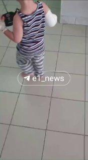 Мальчик, потерявший кисть в эскалаторе, учится играть одной рукой.