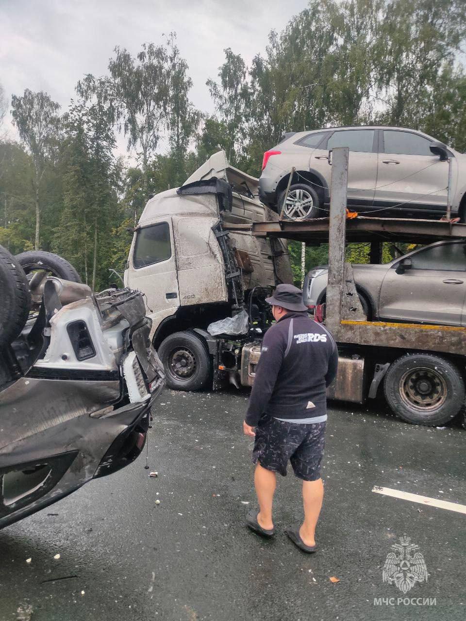 Жуткая авария в Нижегородской области: фура с сжиженной углекислотой влетела в грузовик и взорвалась