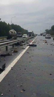 Жуткая авария в Нижегородской области: фура с сжиженной углекислотой влетела в грузовик и взорвалась