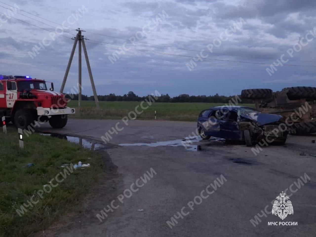Пожарно – спасательное подразделение приняло участие в ликвидации последствий ДТП в Почепском районе
