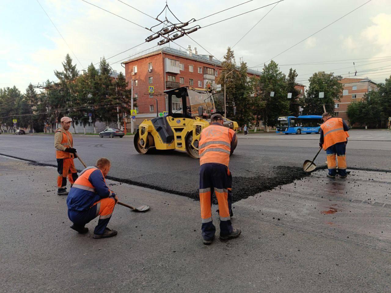 Новый асфальт уложили на Красноармейской в районе перекрестка с 50 лет...