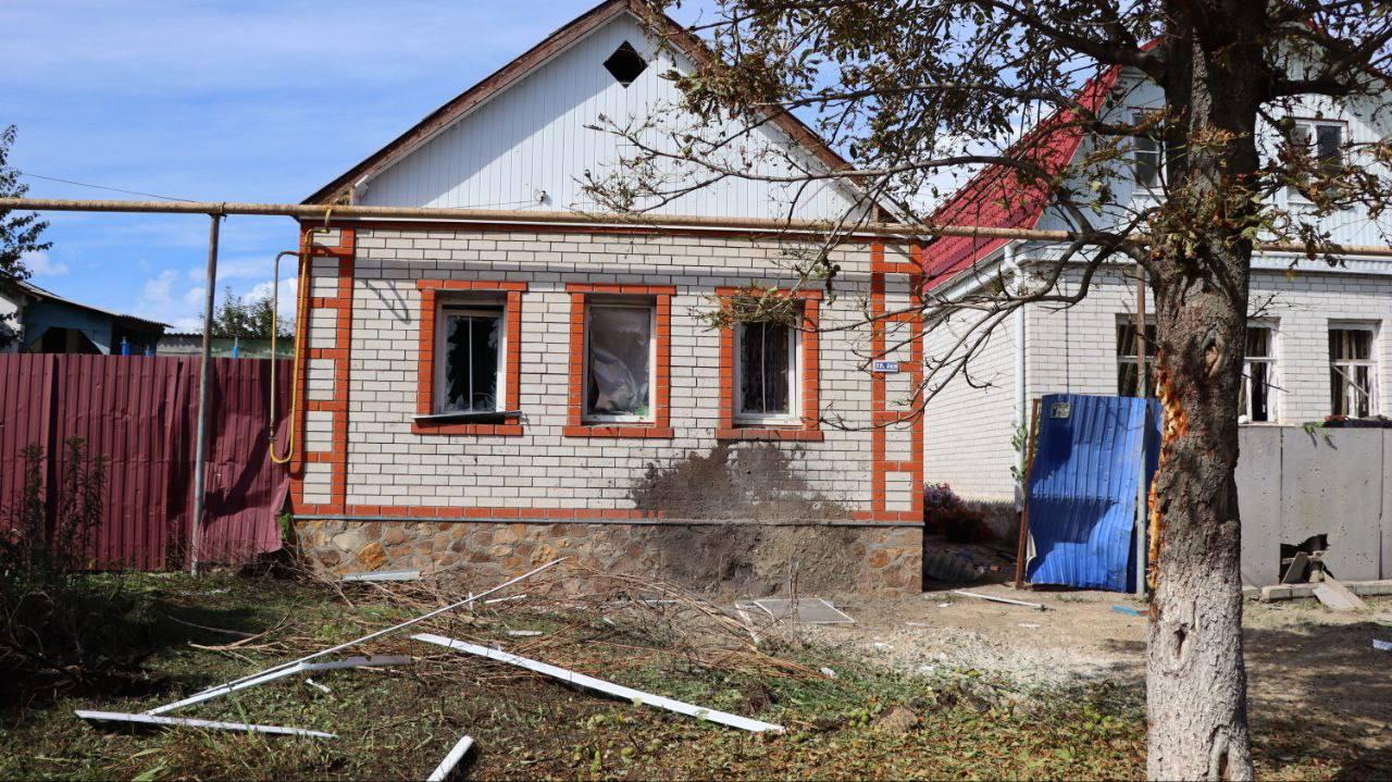 Двое мужчин ранены в Рыльске при обстреле города ВСУ Также повреждены...