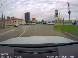 «Куда ты, бл*ть, е*ун кашкарский? На светофор смотри!» Мигрант на...