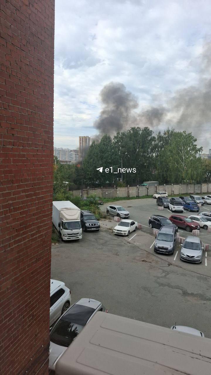 Вспыхнул пожар на улице Волховской. Предположительно, загорелся частный дом....