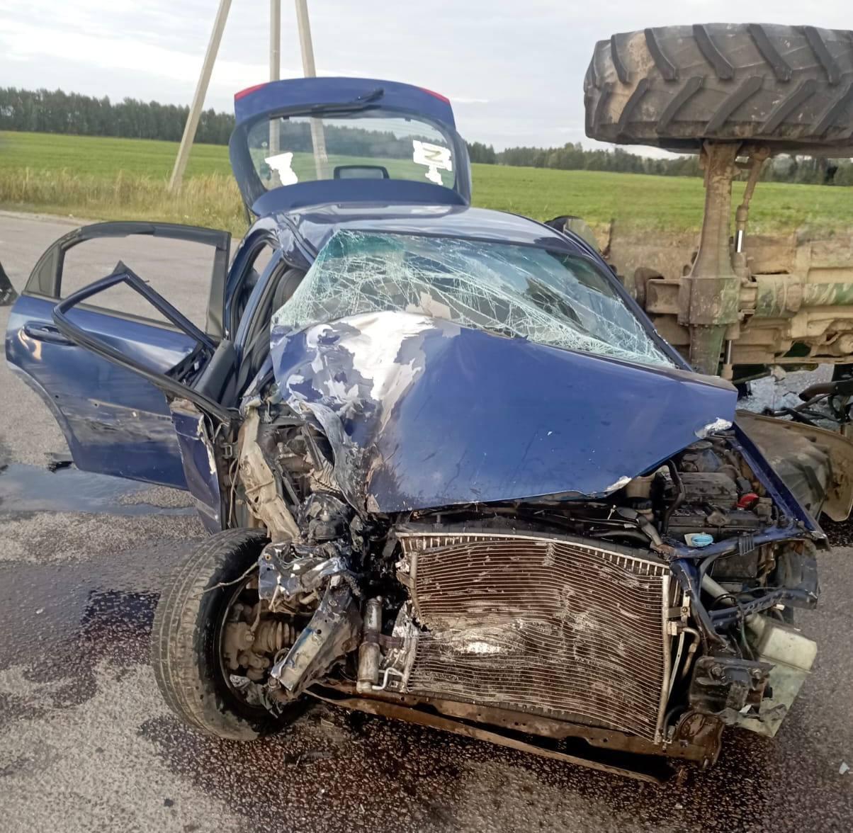 Вчера в Почепском районе произошла серьезная авария с участием трактора...