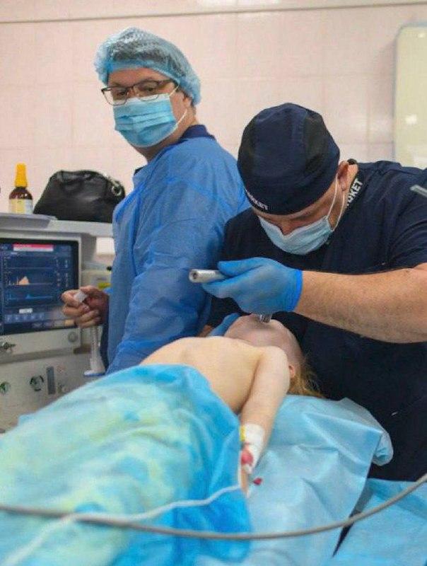 Кроха в детсаду наелась камней во Владивостоке. Они застряли в трахее, ребёнка чудом успели спасти.