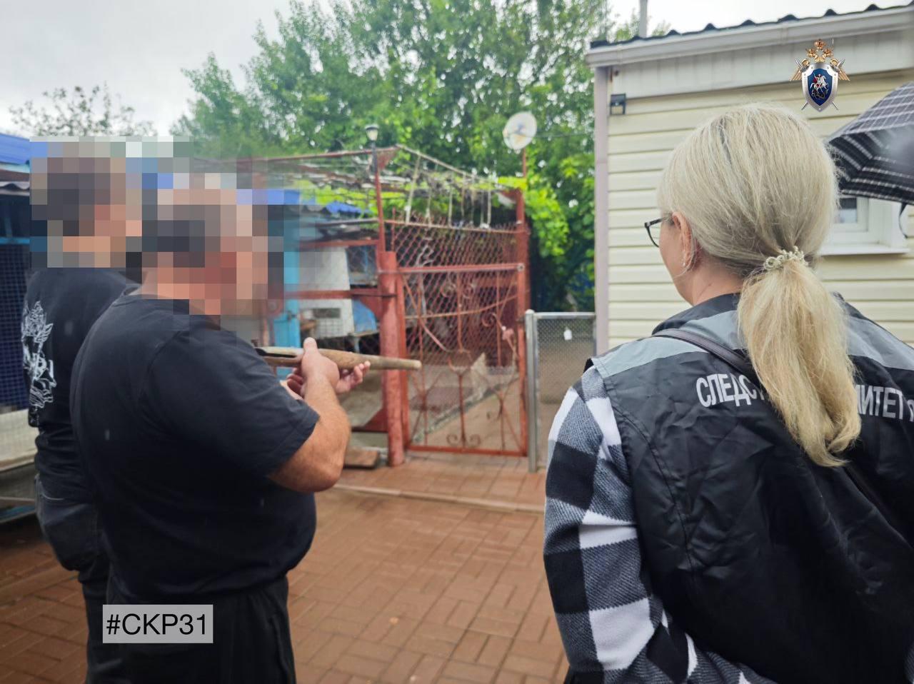 51-летний житель Шебекино убил знакомого из-за конфликта во время застолья: несколько раз выстрелил в мужчину из ружья и дважды ударил ножом в шею.