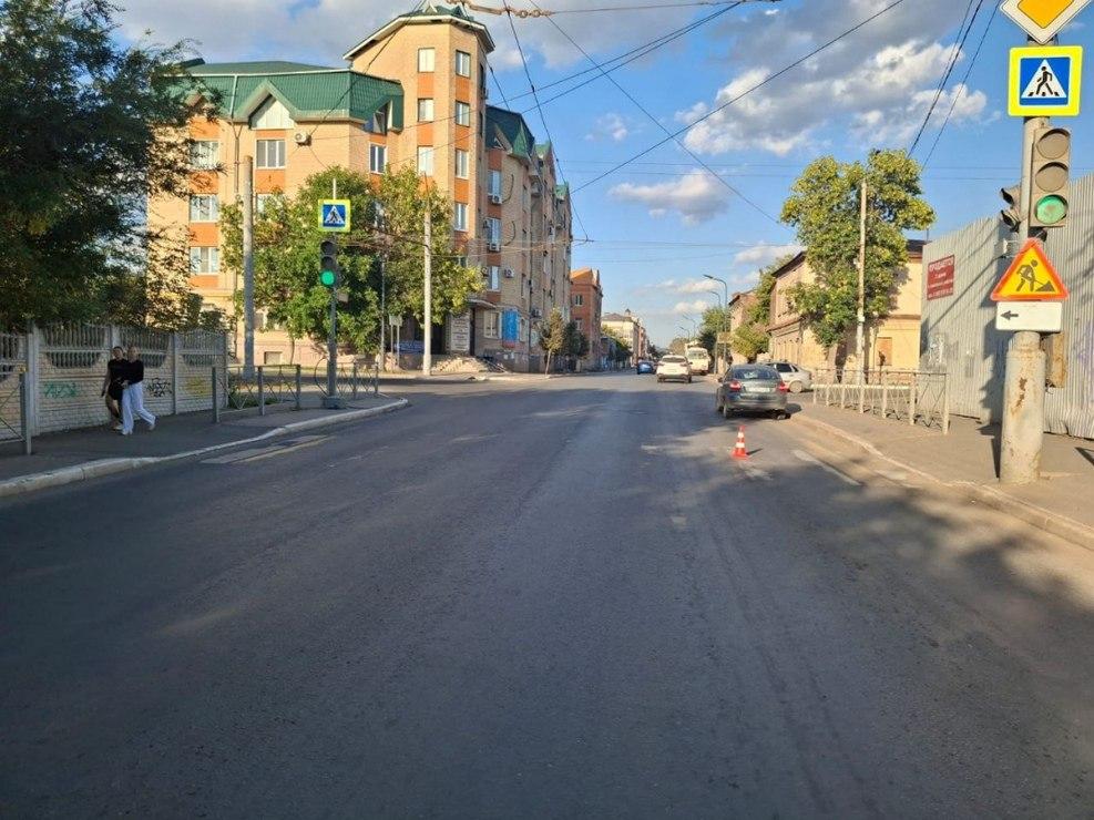 В Оренбурге на улице Максима Горького автомобиль сбил подростка на самокате...