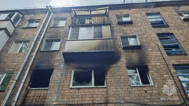 В Абакане пожарные спасли 7 человек из задымленного подъезда