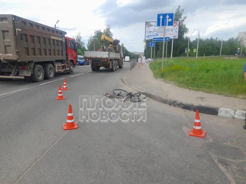 Трагедия в Смоленске: КамАЗ насмерть задавил девочку на велосипеде