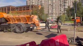 На Щелковском шоссе в районе остановки «Хроматрон» неизвестный мужчина вел...