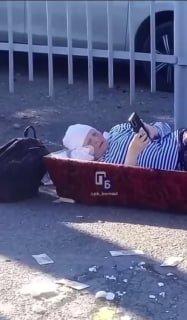 Женщина устроила перфоманс с яйцами и гробом в Алтайском крае