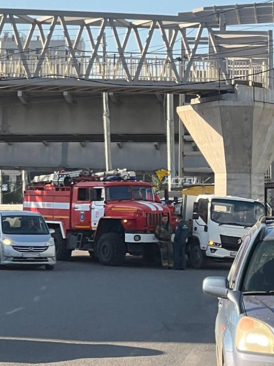 Пожарный расчёт попал в ДТП на площади Труда, врезавшись в бортовой грузовик