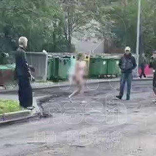 Зумеры испугались крайне смелой и голой женщины в Петергофе — мисс 