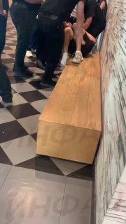 В Самаре охранники ТЦ жестко избили подростка: у парня сотрясение мозга