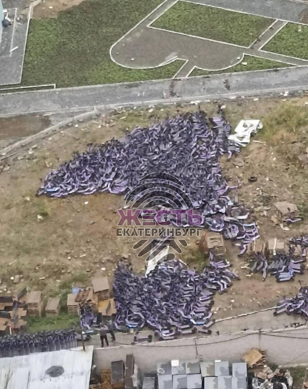 В Екатеринбурге обнаружен огромный склад сломанных электросамокатов компании...
