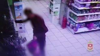 В Черногорске оперативники установили подозреваемого в краже из магазина В...