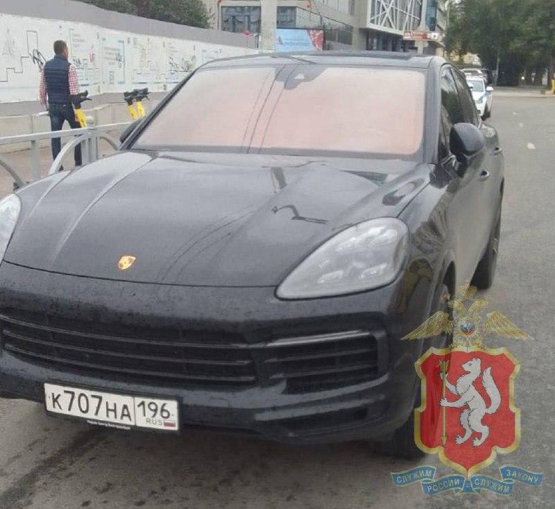 За мощную тонировку Porsche Cayenne екатеринбуржец отправится на 10 суток в...