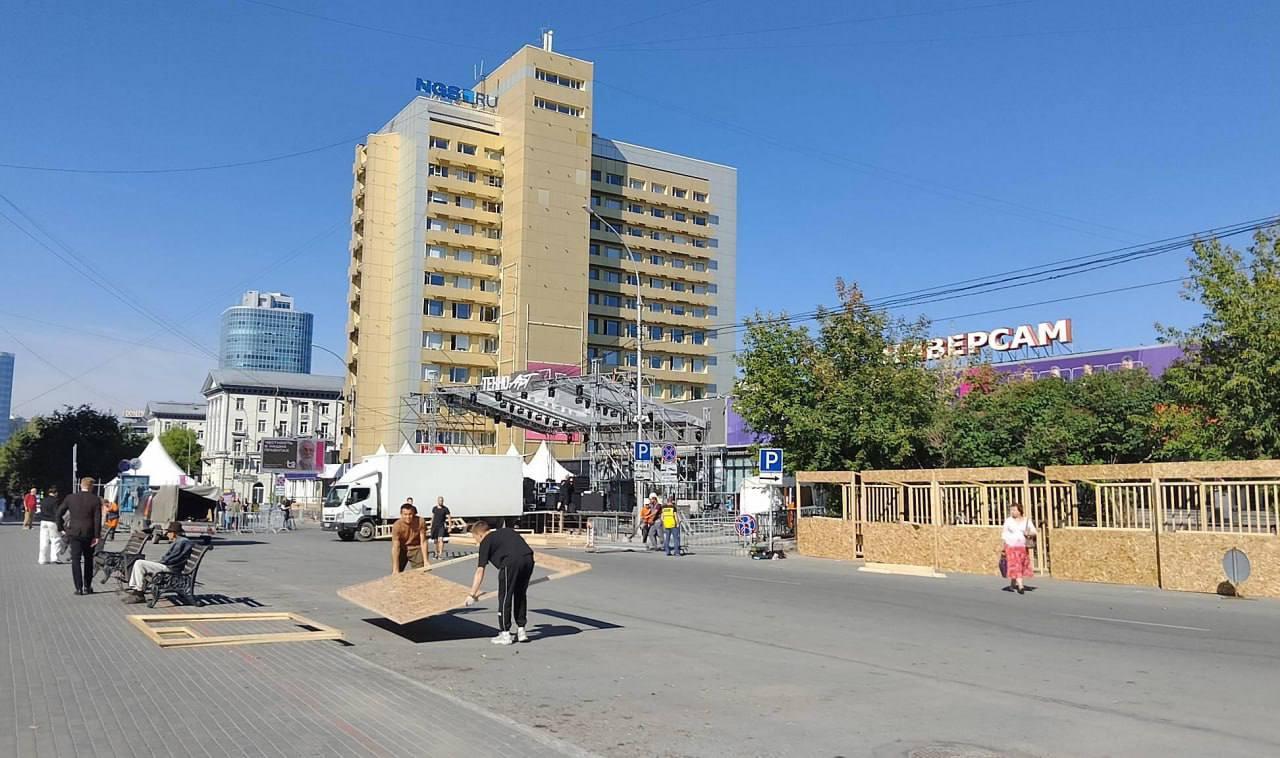 Улица Ленина в центре Новосибирска стала пешеходной до 1 сентября из-за...