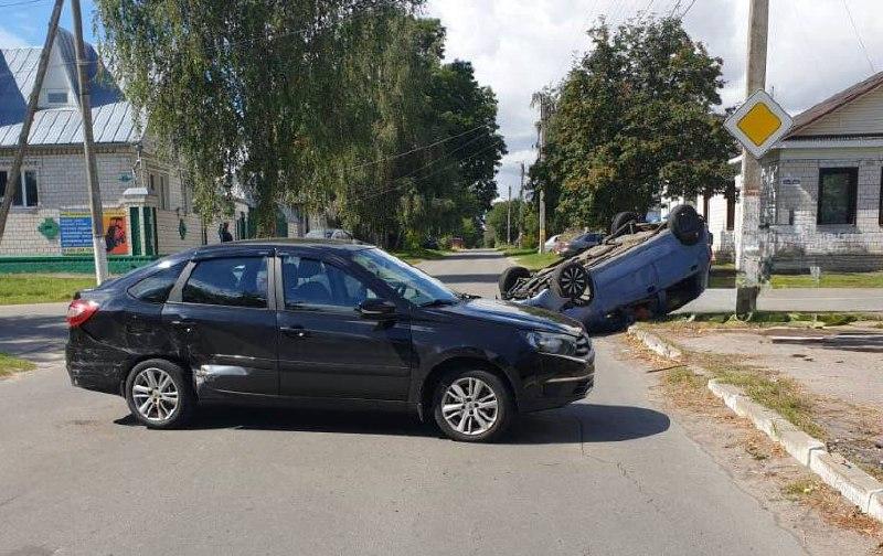 Вчера в городе Новозыбков автоледи стала виновницей серьезной аварии