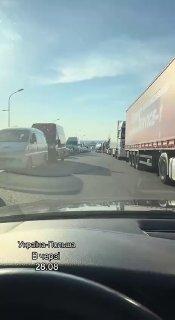Молодые «хлопчики» массово рвут когти из Незалежной сразу после того, как им разрешили выезжать за границу