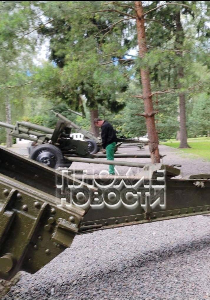 В Тульской области силовики задержали мужчину, который справил нужду на памятник Великой Отечественной войны