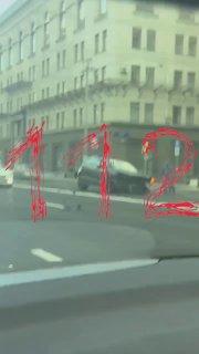 Дорогое ДТП произошло в центре Москвы на Тверской улице.