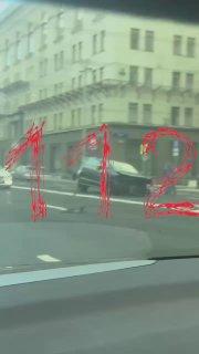 Дорогое ДТП произошло в центре Москвы на Тверской улице.