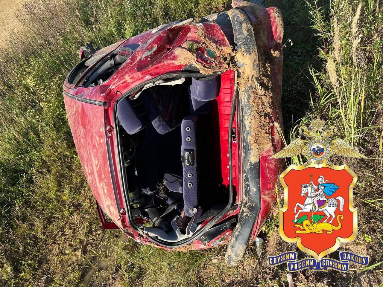 Водитель не справился с управлением и совершил съезд в кювет под Чеховым в деревне Змеевка