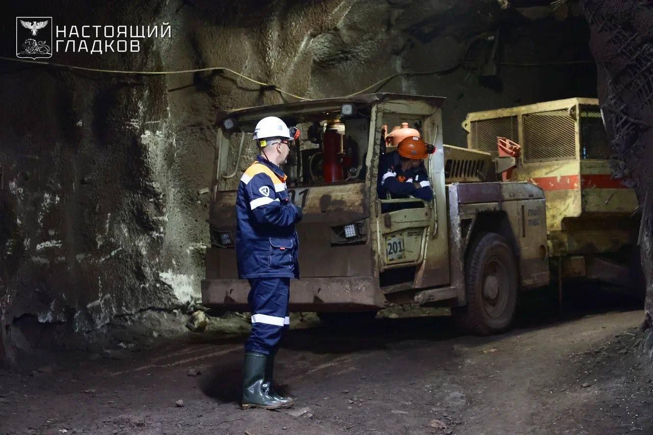 Белгородский губернатор спустился на глубину 700 метров, чтобы поздравить шахтёров с профессиональным праздником
