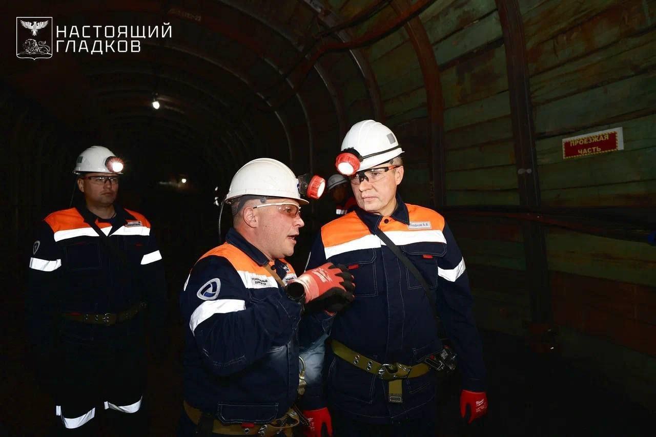 Белгородский губернатор спустился на глубину 700 метров, чтобы поздравить шахтёров с профессиональным праздником
