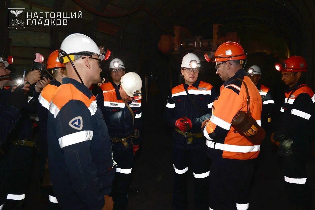 Белгородский губернатор спустился на глубину 700 метров, чтобы поздравить шахтёров с профессиональным праздником